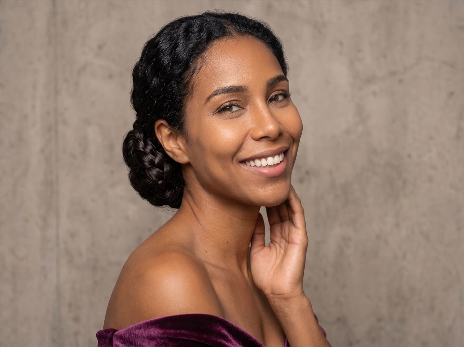 Rostro de mujer con armonización facial